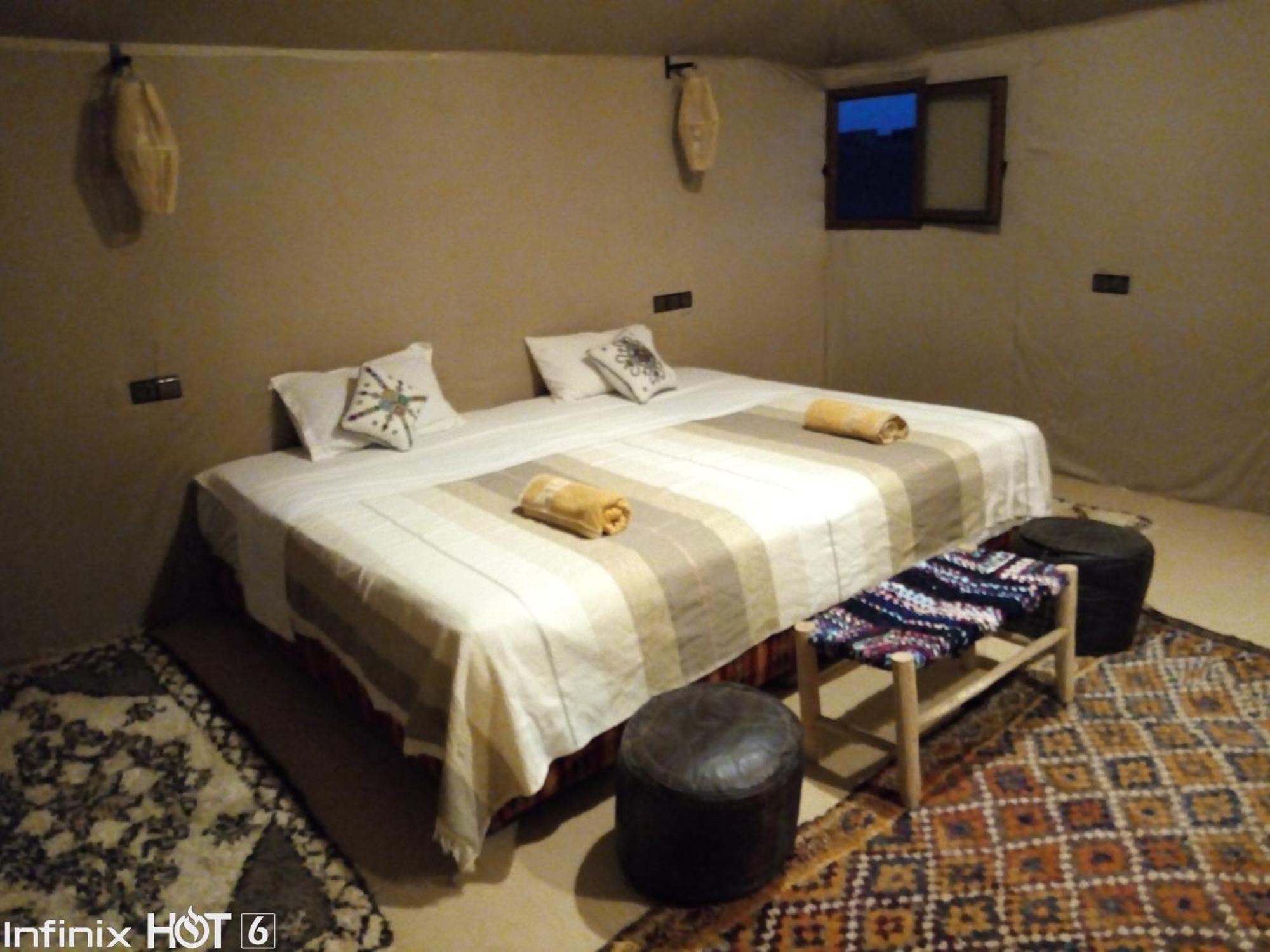 Hotel Sahara camel tours camp Merzouga Habitación foto