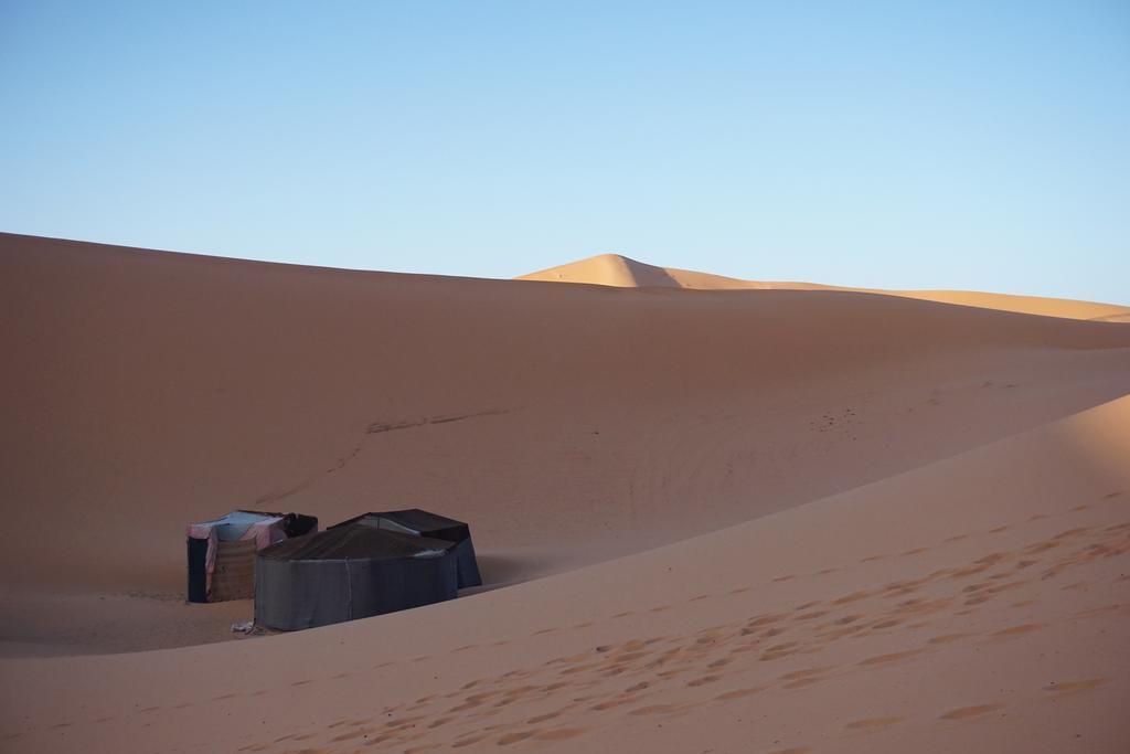 Hotel Sahara camel tours camp Merzouga Habitación foto
