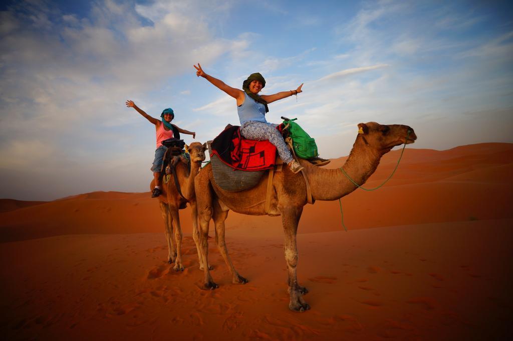 Hotel Sahara camel tours camp Merzouga Habitación foto