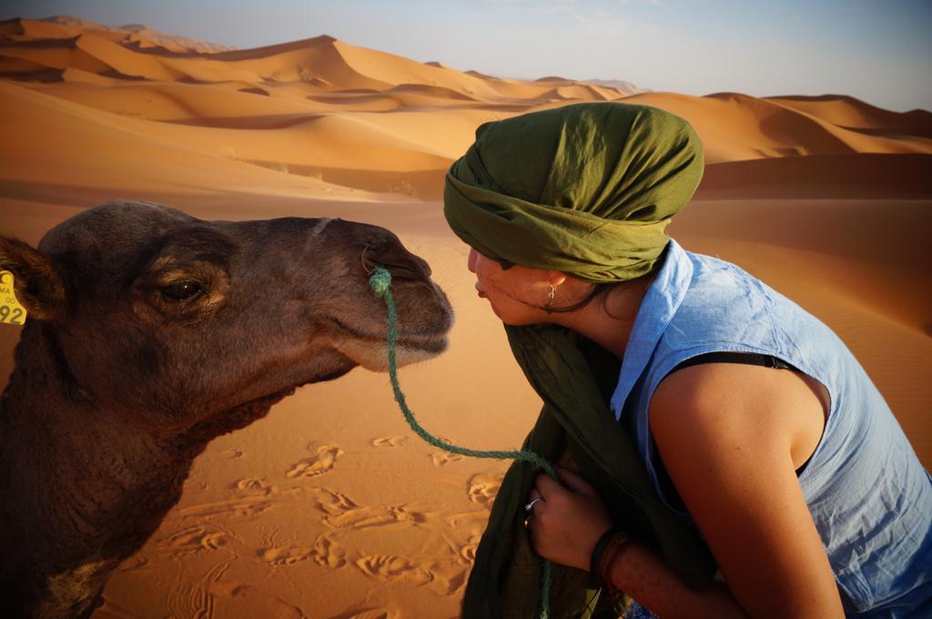 Hotel Sahara camel tours camp Merzouga Habitación foto